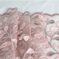 Tissu en dentelle avec broderie layser rose clair